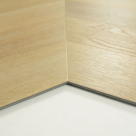 Click vinyl/PVC | 30.5x140.78 cm | VYGO Arwood Natural Chevron